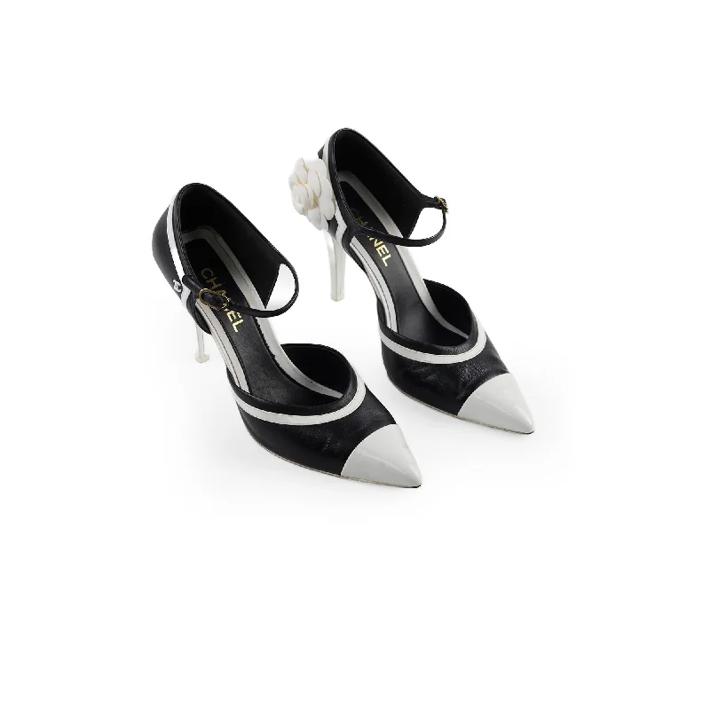 Chanel Pumps Size 41 Black/White