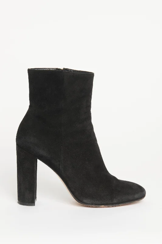 Black Suede Preowned Round Toe Heeled Boots