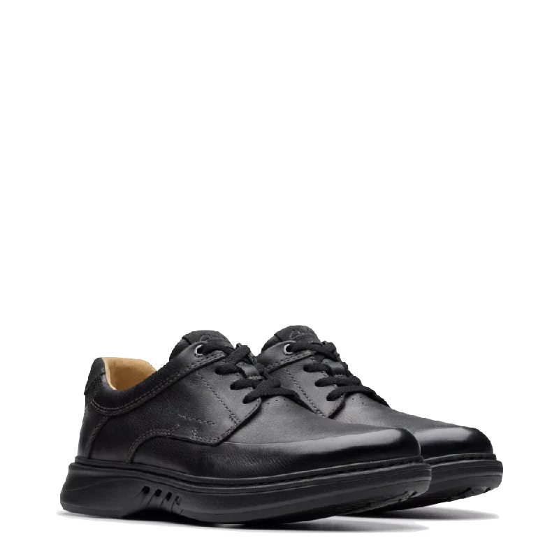 Clarks Men's Un Briley Leather Lace Shoe in Black