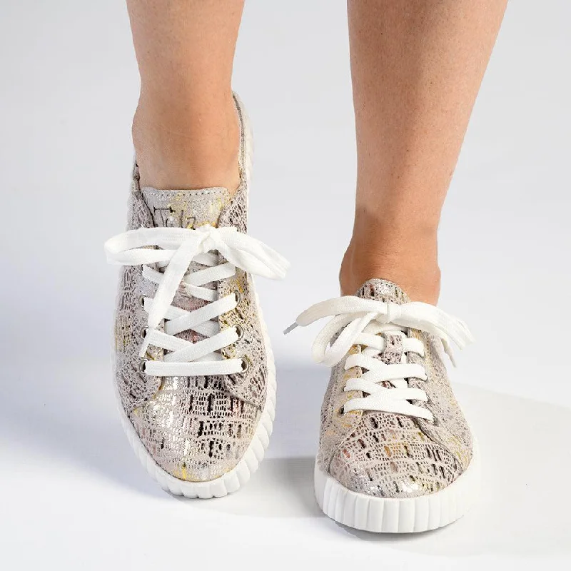 Julz Valentina Leather Sneaker With Star Detail - Gold